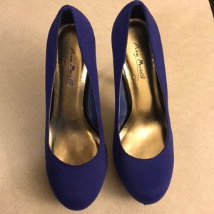 blue pumps